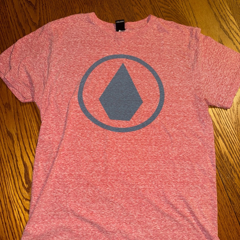 Volcom Men’s Heather Coral Tee with Navy Logo